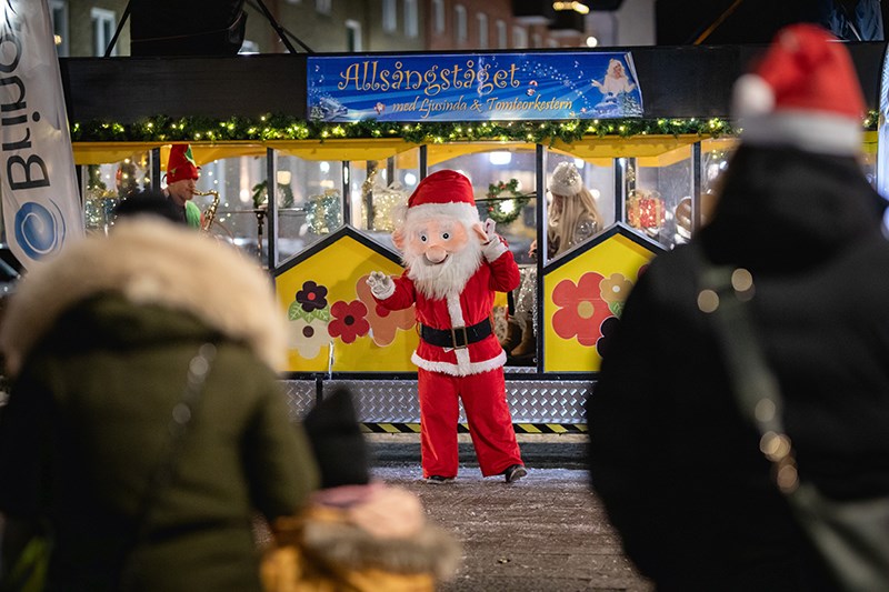 Allsångståget i julversion kom till Eslöv 