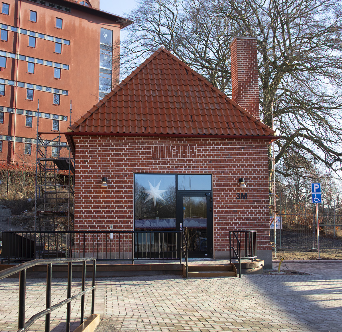 Bobutiken ligger på Spritfabriken, Ystadsvägen 3M i Eslöv.