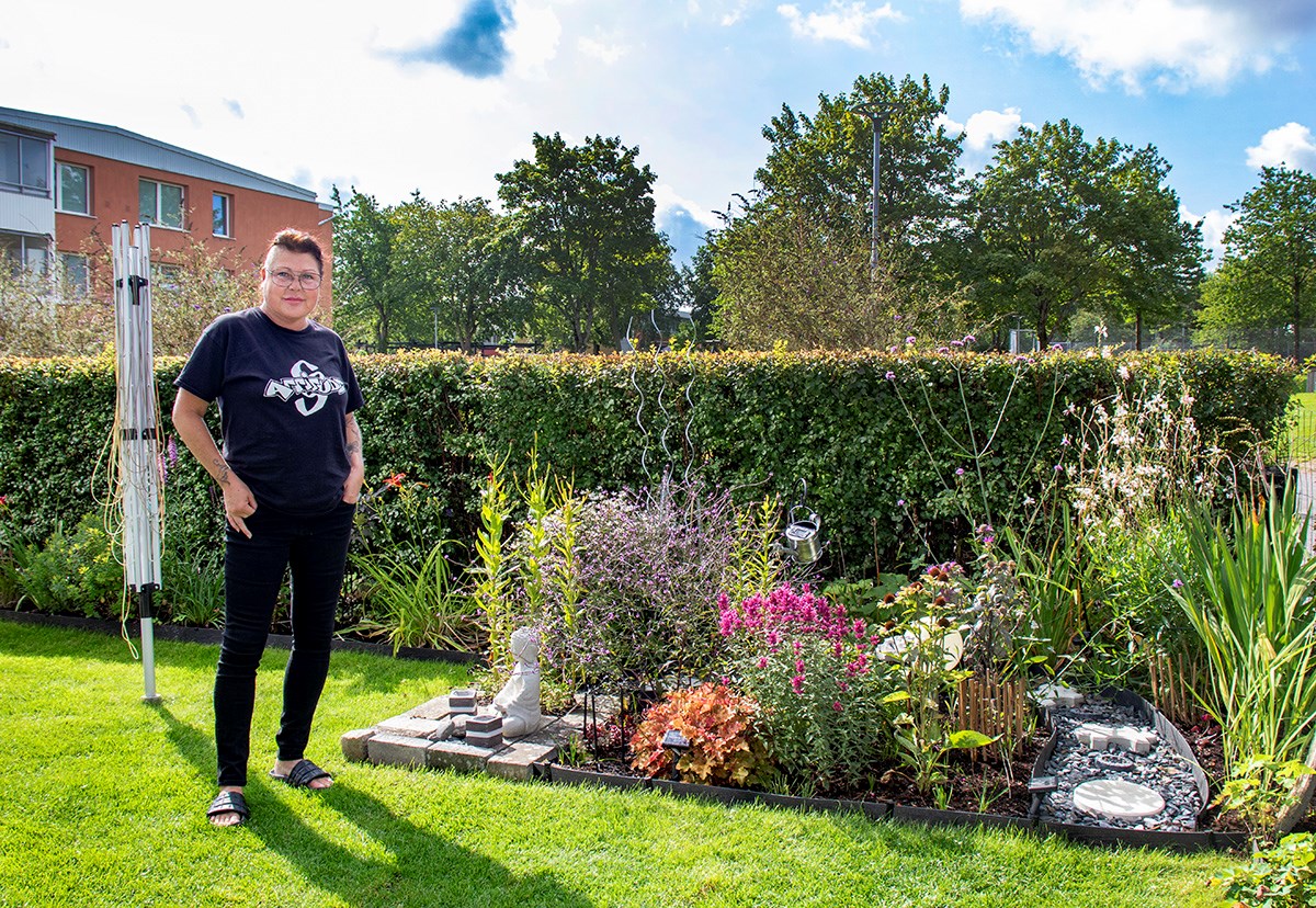 Vinnaren i Ebos uteplatstävling 2023 i sin trädgård