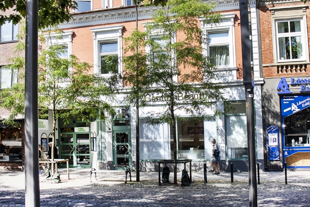 Gatubild på Ebos fastighet Stora torg 6 i Eslövs centrum.