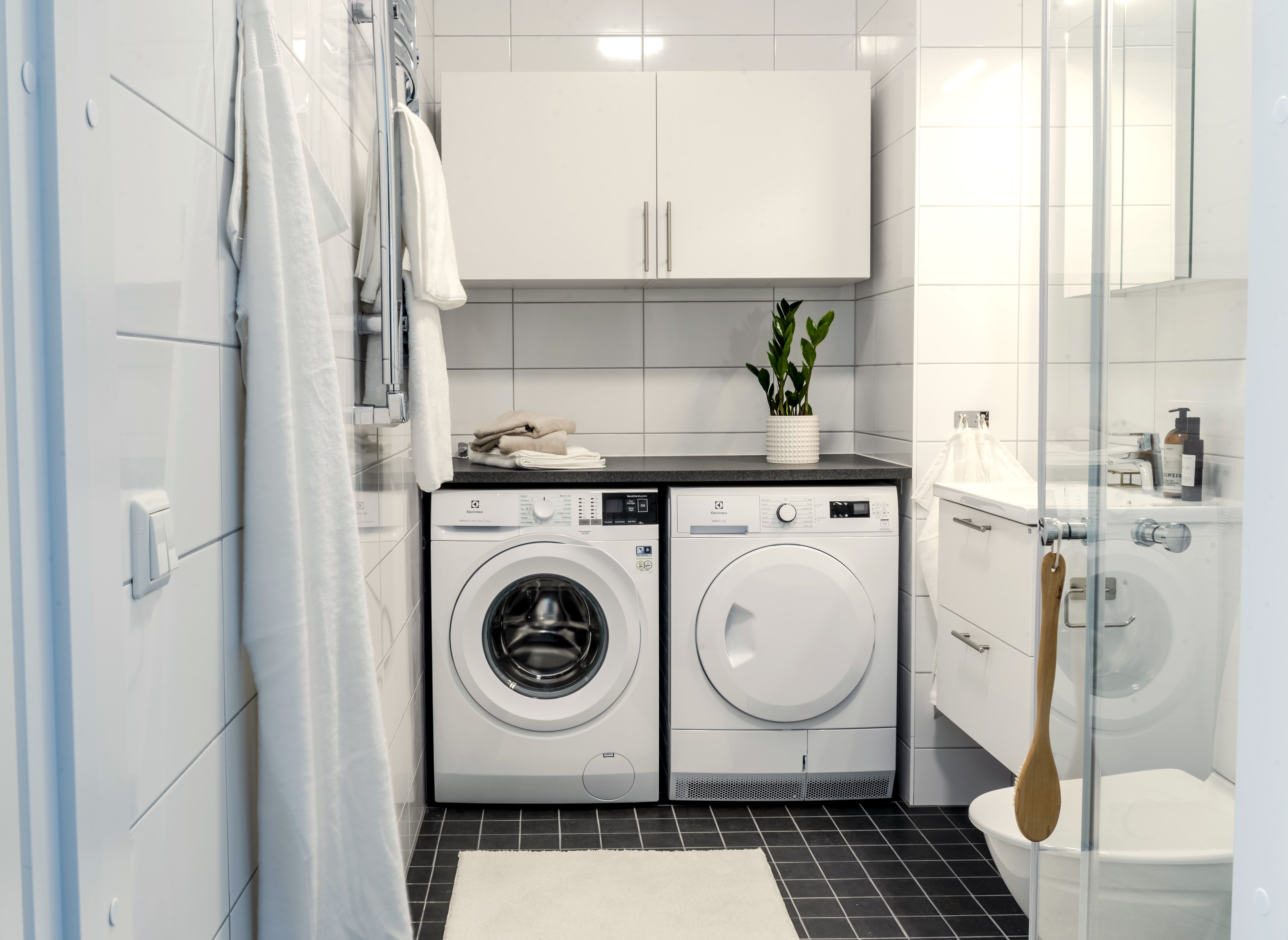 Tvättmaskin och torktumlare finns som tillval.
